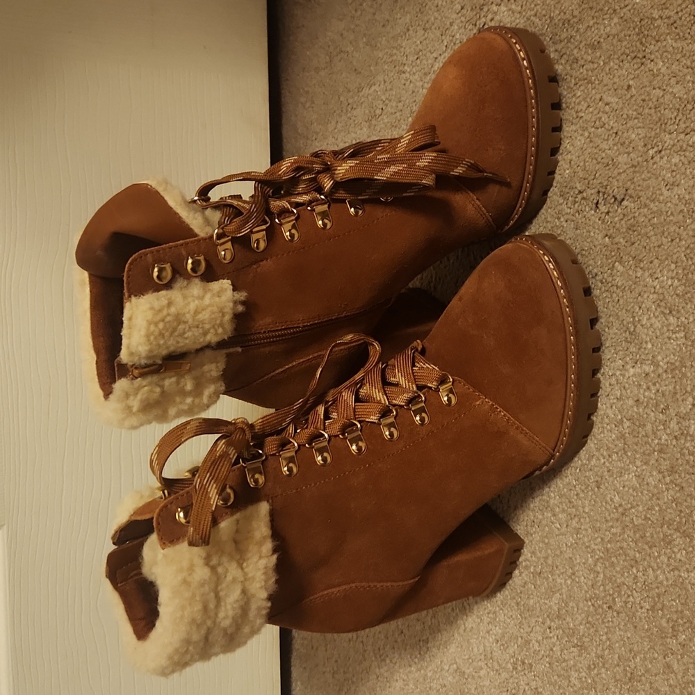 Gianni Bini lug sole heeled boots new without box